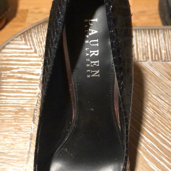 Ralph Lauren Black Snakeskin high heels Size 8 1/2 - Picture 4 of 6